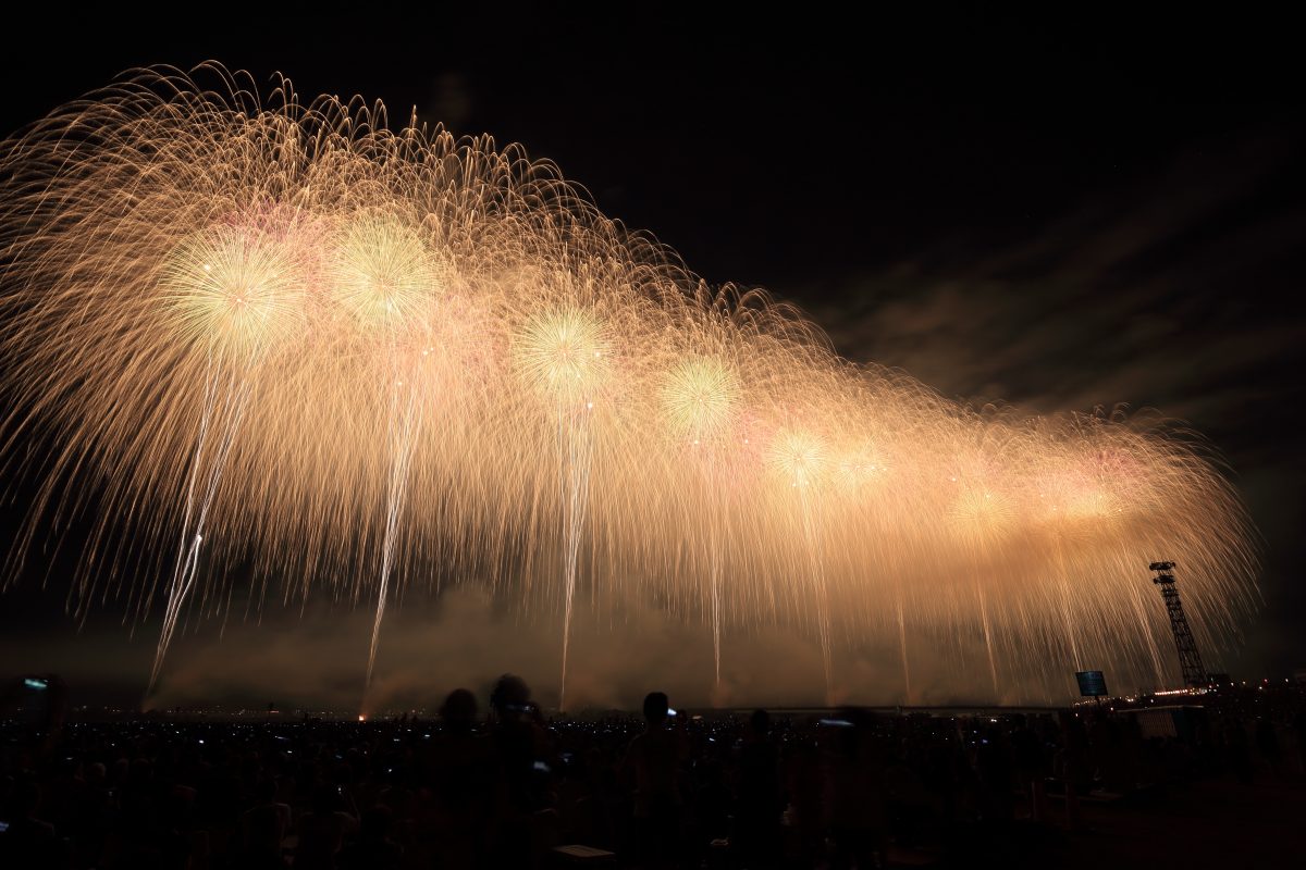 Arcing barrage of golden fireworks shells — Northgate Amphitheater Summer Finale